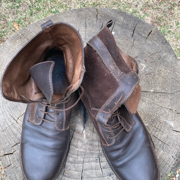 Brown Leather and Suede Boots made in Mexico unknown designer. Timeless style. - Picture 4 of 6